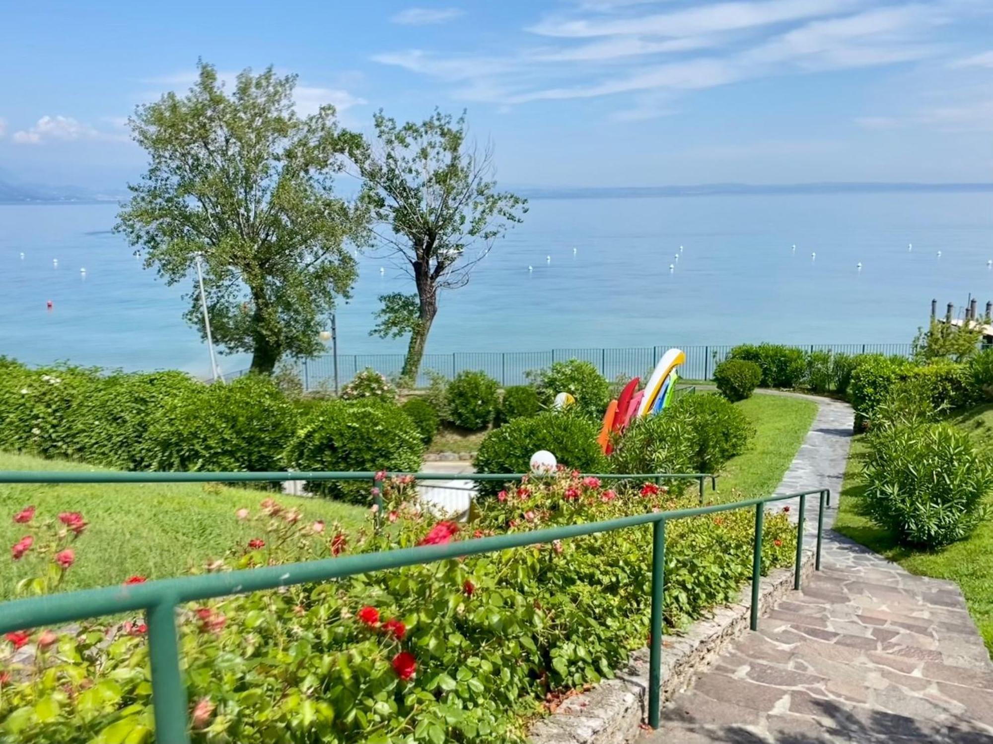 Front Lake Amazing View Манерба-дель-Гарда Экстерьер фото